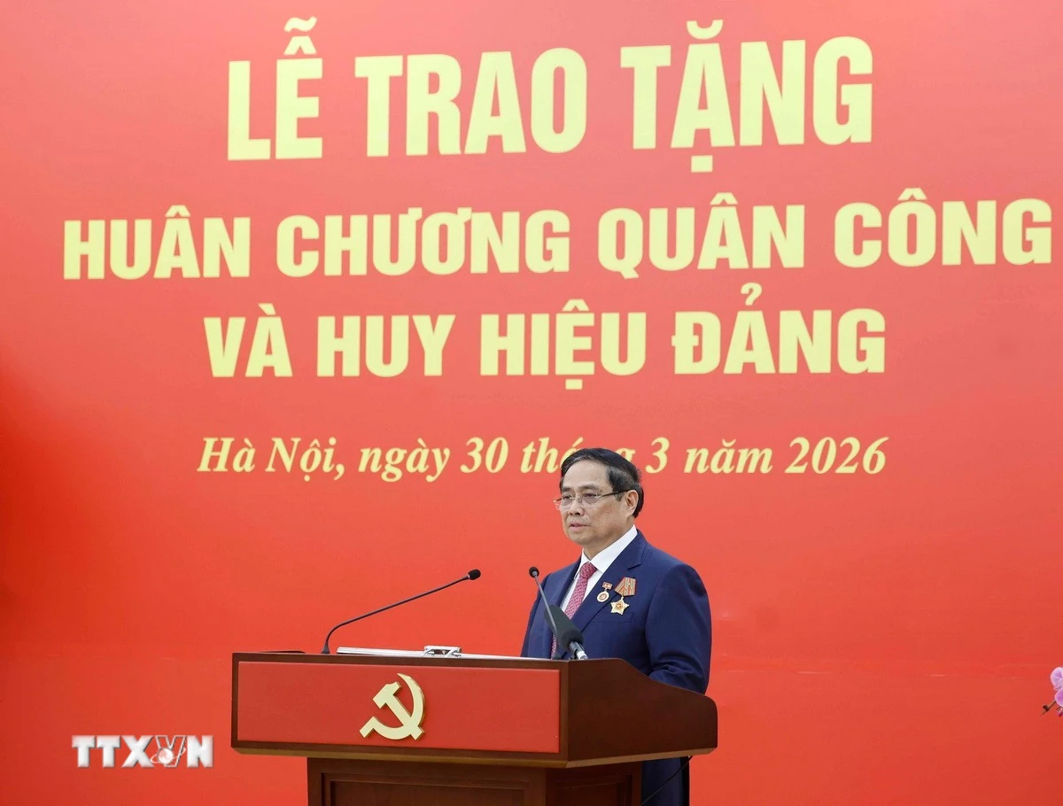 Trao Huân chương Quân công tặng các đồng chí lãnh đạo, nguyên lãnh đạo