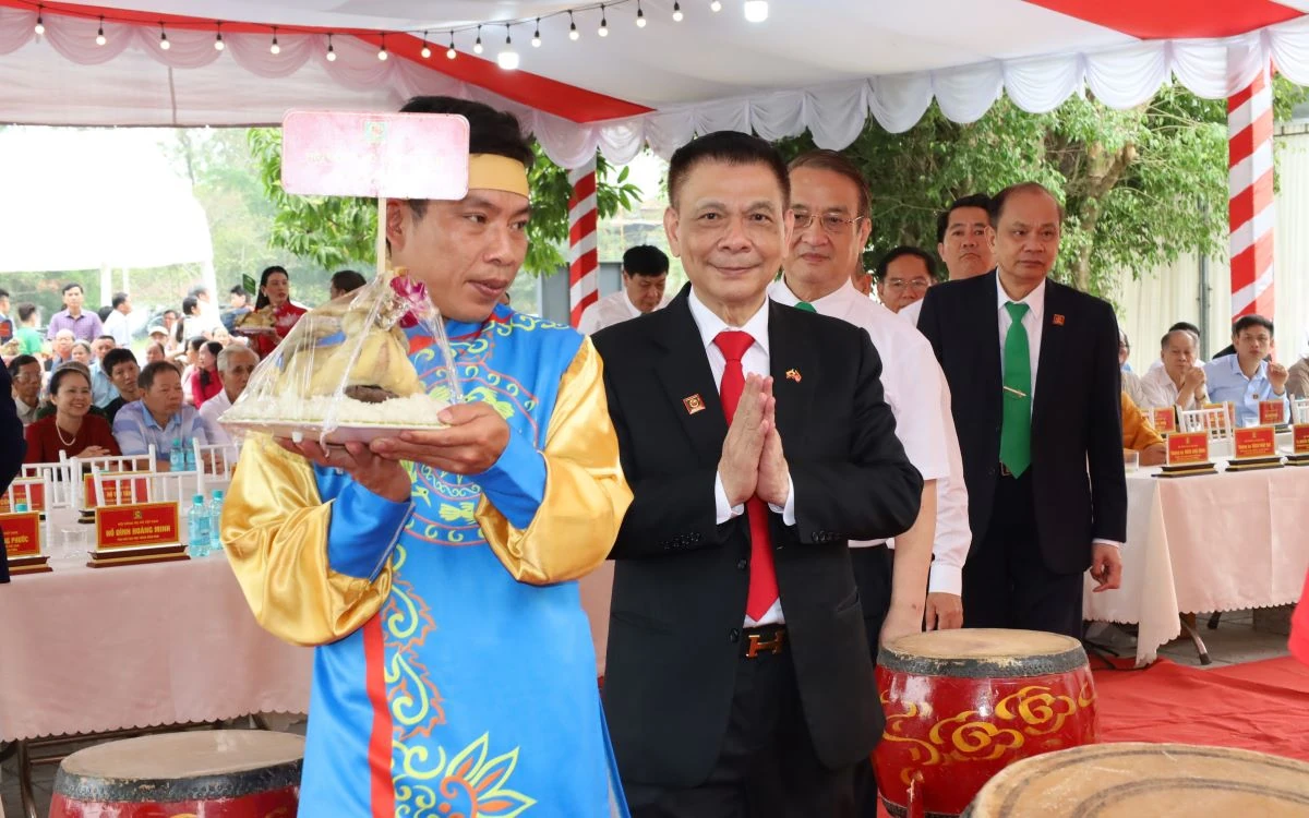 Dâng hương tưởng niệm Thánh Nguyên Hoàng đế Hồ Quý Ly
