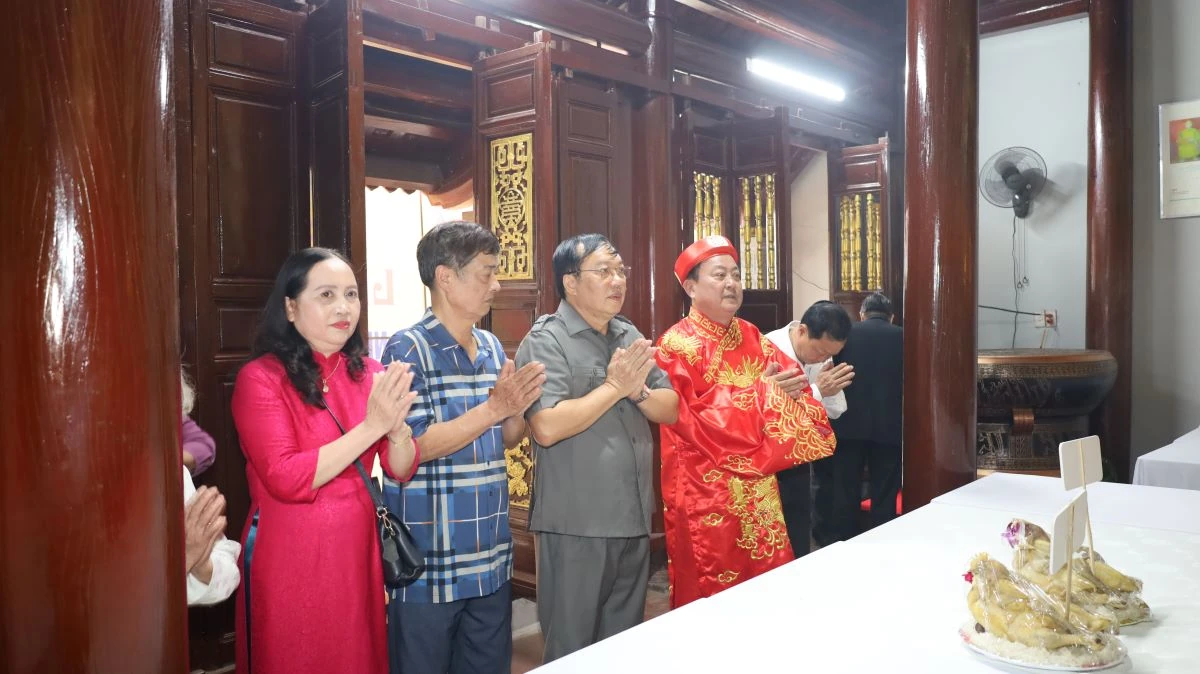 Dâng hương tưởng niệm Thánh Nguyên Hoàng đế Hồ Quý Ly