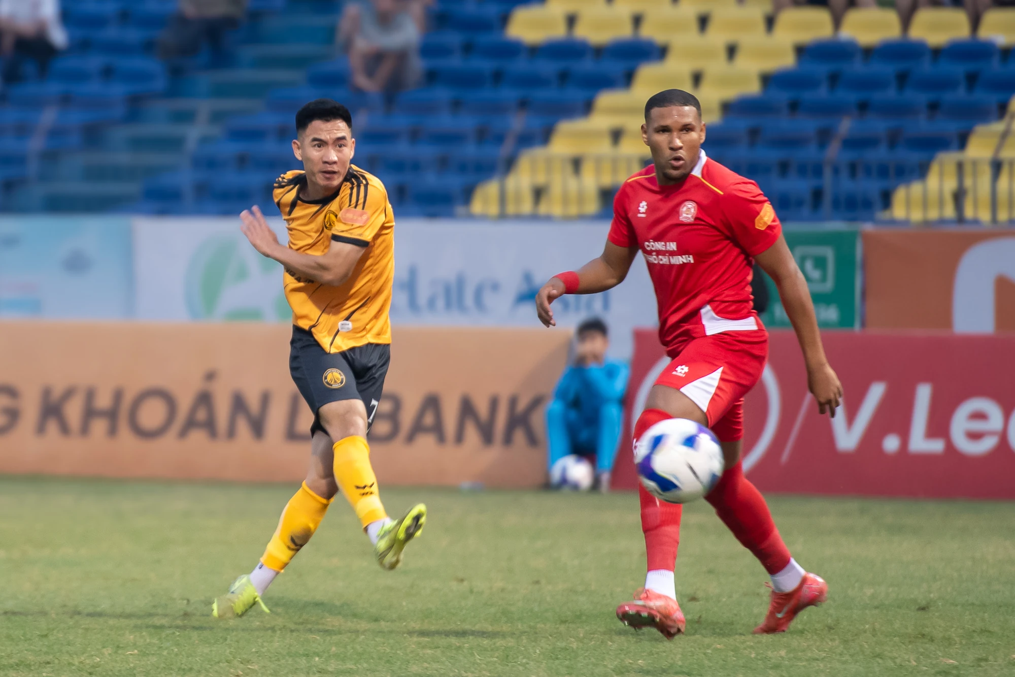 Đông Á Thanh Hóa gây “địa chấn”, thắng đậm Công an TP.HCM 4-0