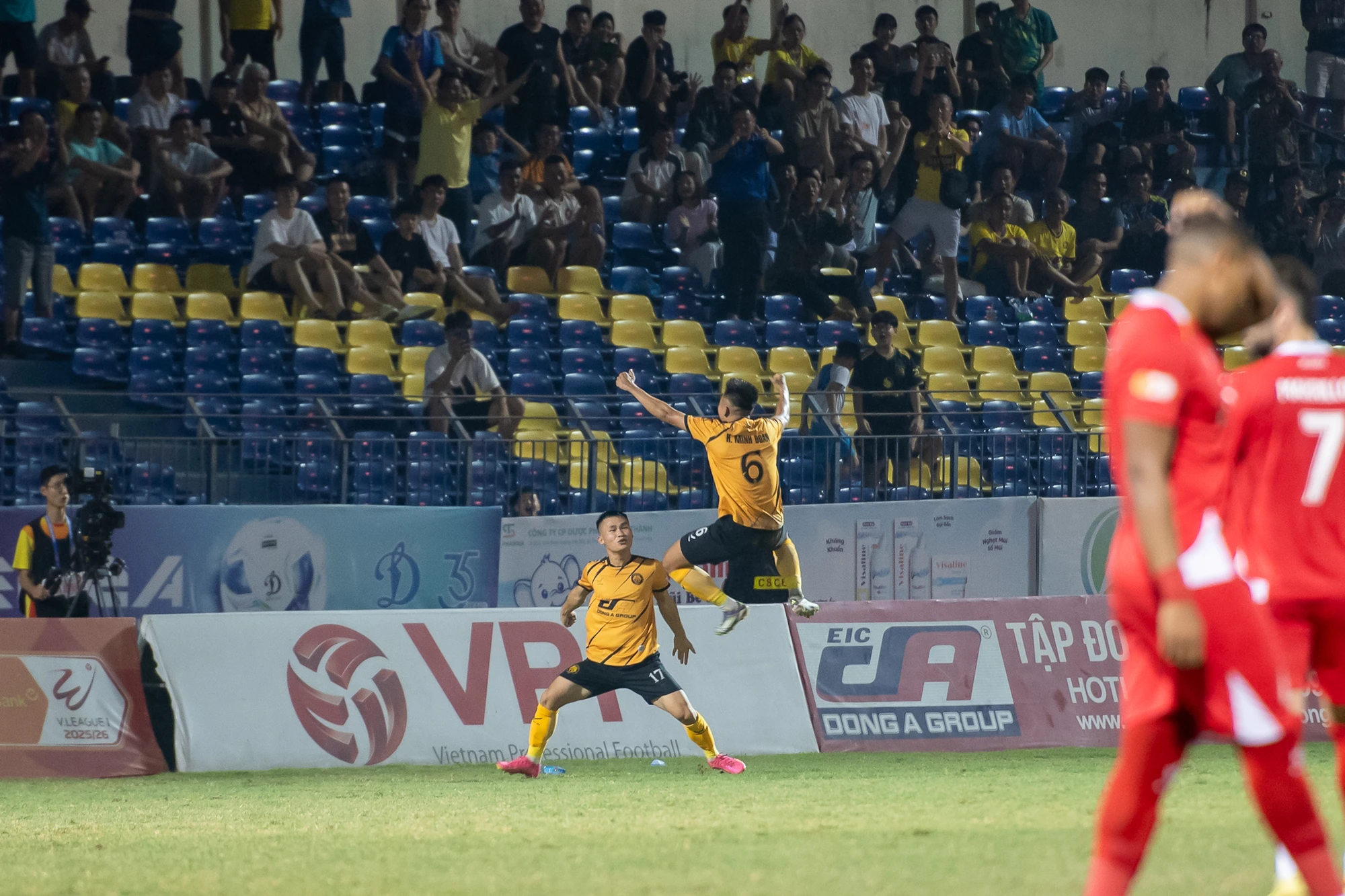 Đông Á Thanh Hóa gây “địa chấn”, thắng đậm Công an TP.HCM 4-0