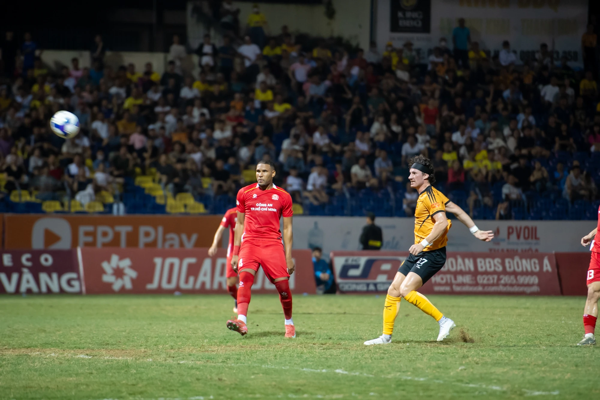 Đông Á Thanh Hóa gây “địa chấn”, thắng đậm Công an TP.HCM 4-0