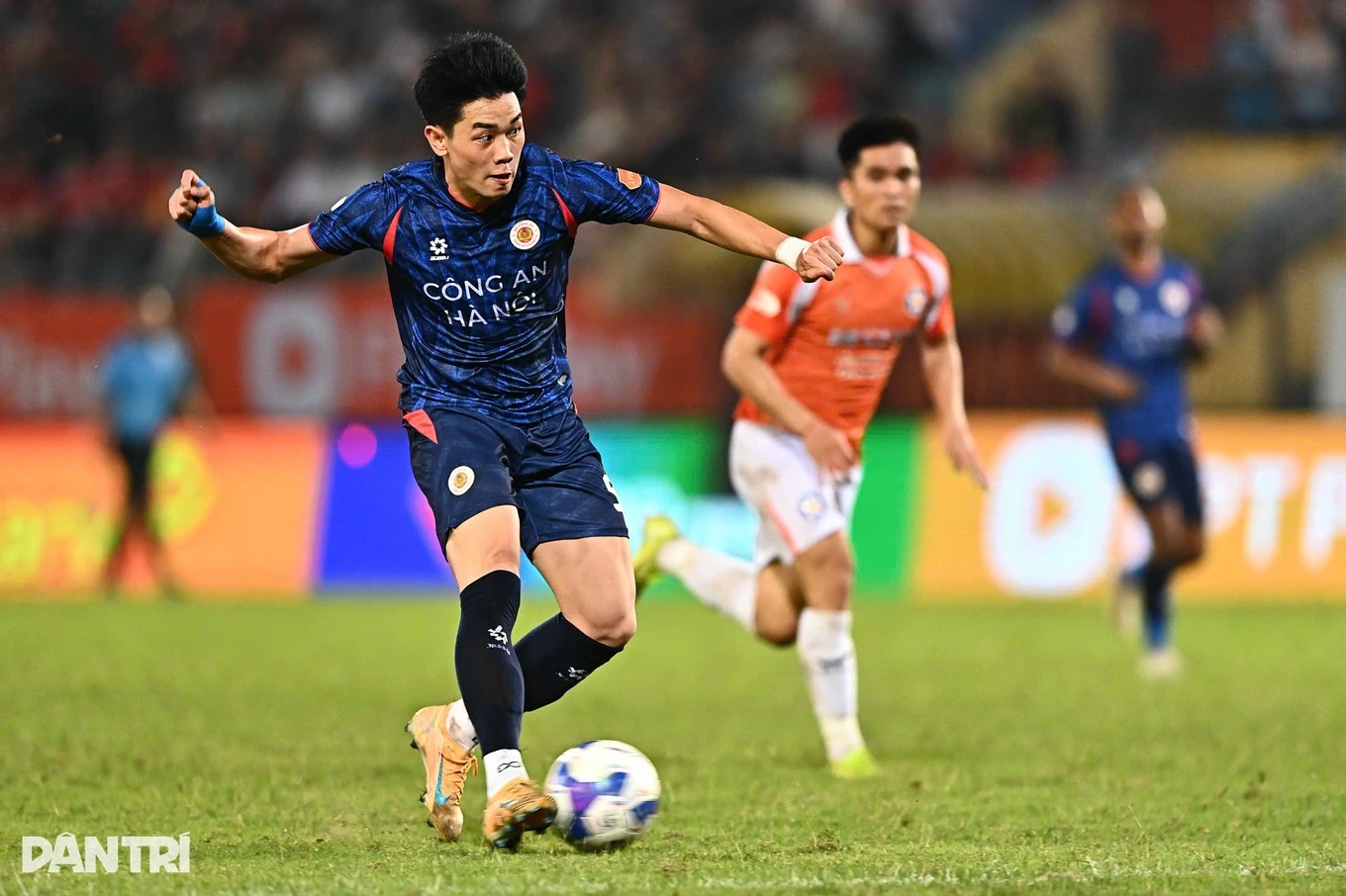 Thanh Hoá và hai đội khác chính thức hết cơ hội đăng quang V.League 2025/2026; Man City vùi dập Liverpool ở tứ kết FA Cup