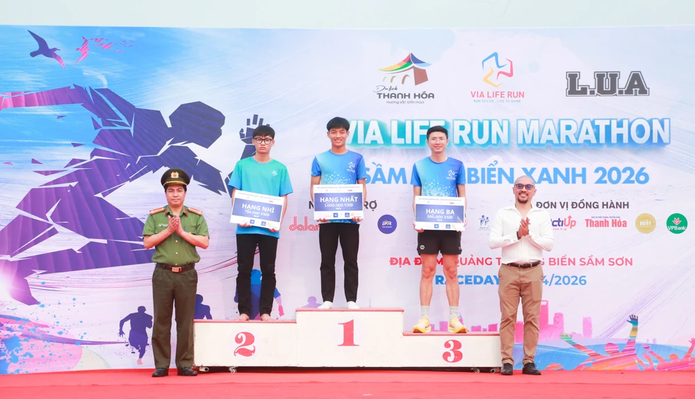 Hơn 1.000 runner đánh thức mùa hè sôi động tại Sầm Sơn