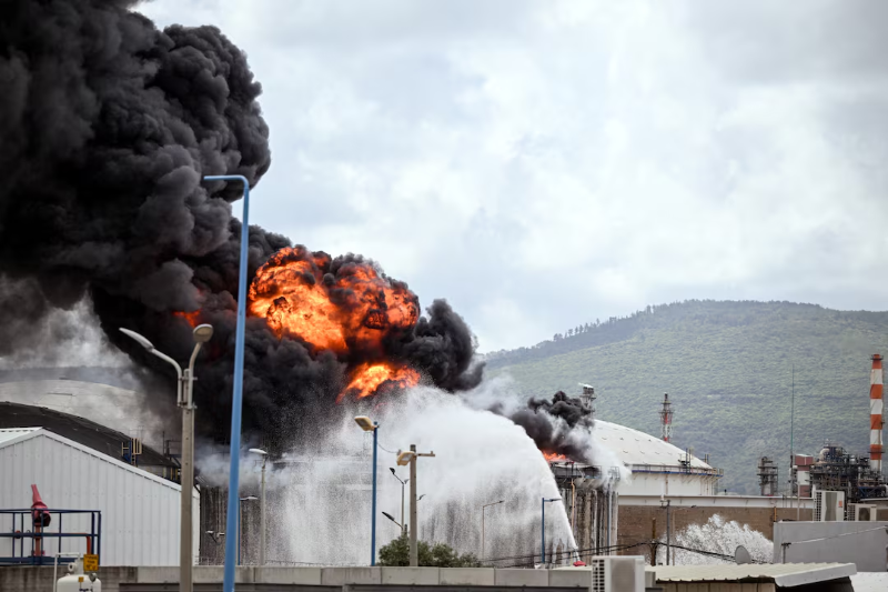 Ông Trump cảnh báo phá hủy cơ sở hạ tầng năng lượng Iran nếu đàm phán thất bại