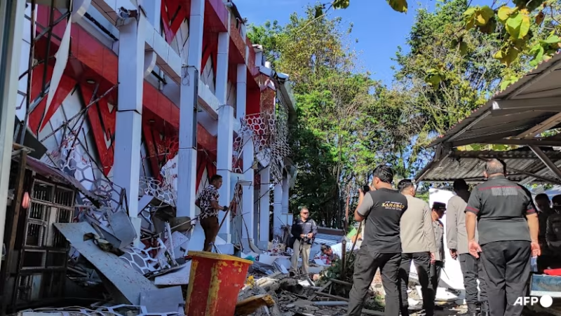 Động đất 7,6 độ rung chuyển Đông Indonesia, cảnh báo sóng thần được ban bố