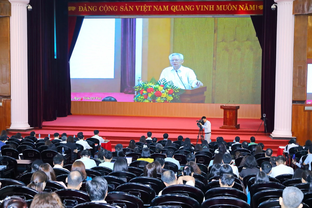 Báo chí, văn nghệ sĩ, trí thức phải đi đầu trong dẫn dắt tư tưởng, tạo đồng thuận xã hội