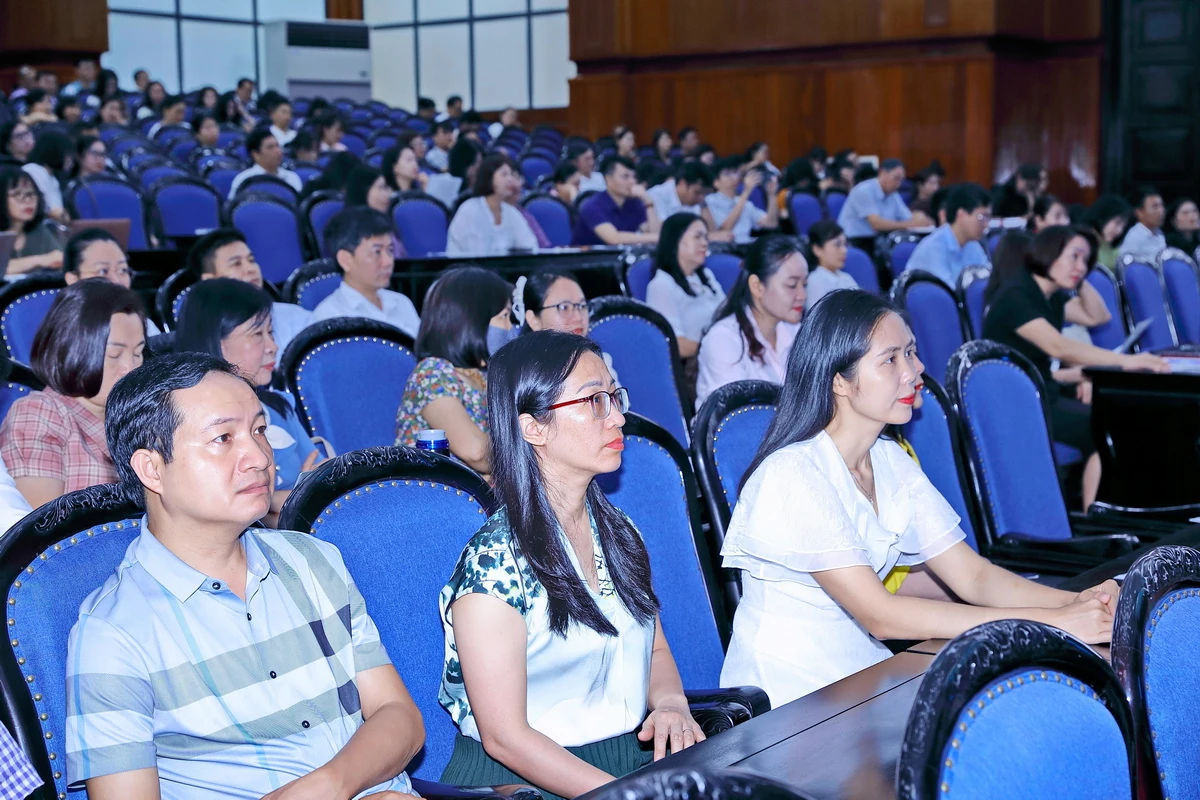 Báo chí, văn nghệ sĩ, trí thức phải đi đầu trong dẫn dắt tư tưởng, tạo đồng thuận xã hội