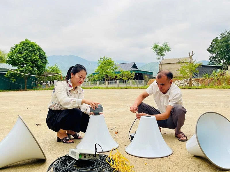 Những người giữ “sóng” ở bản xa