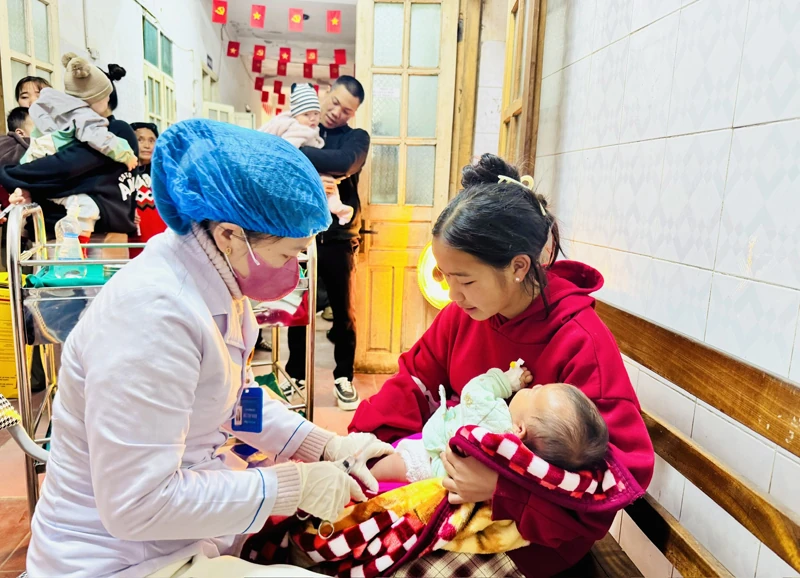 Từ Nghị quyết đến thực tiễn: Hành trình vì sức khỏe Nhân dân (Bài 2): Củng cố y tế cơ sở - “lá chắn” đầu tiên bảo vệ sức khỏe Nhân dân