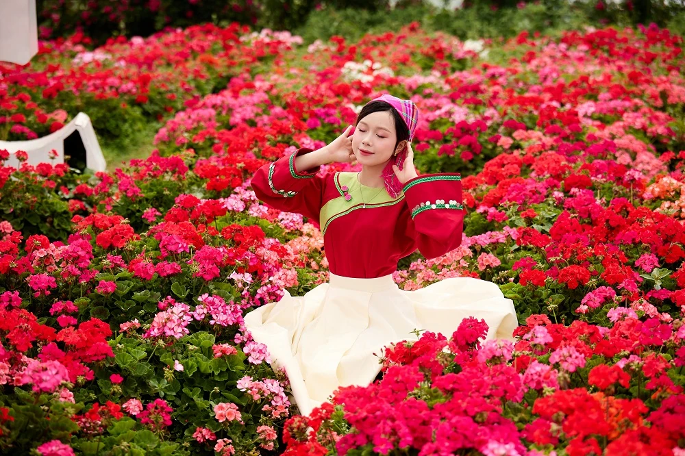 “Bản giao hưởng triệu đóa hồng” đánh dấu 10 năm cáp treo Fansipan