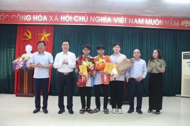 Gặp mặt các học sinh được chọn vào đội tuyển quốc gia dự thi Olympic Châu Á - Thái Bình Dương năm 2026