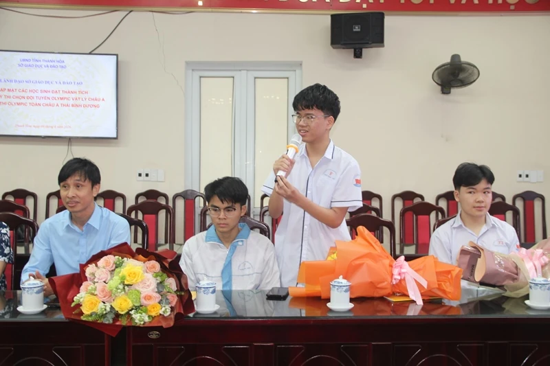 Gặp mặt các học sinh được chọn vào đội tuyển quốc gia dự thi Olympic Châu Á - Thái Bình Dương năm 2026