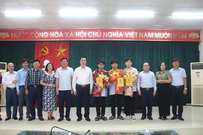 Gặp mặt các học sinh được chọn vào đội tuyển quốc gia dự thi Olympic Châu Á - Thái Bình Dương năm 2026