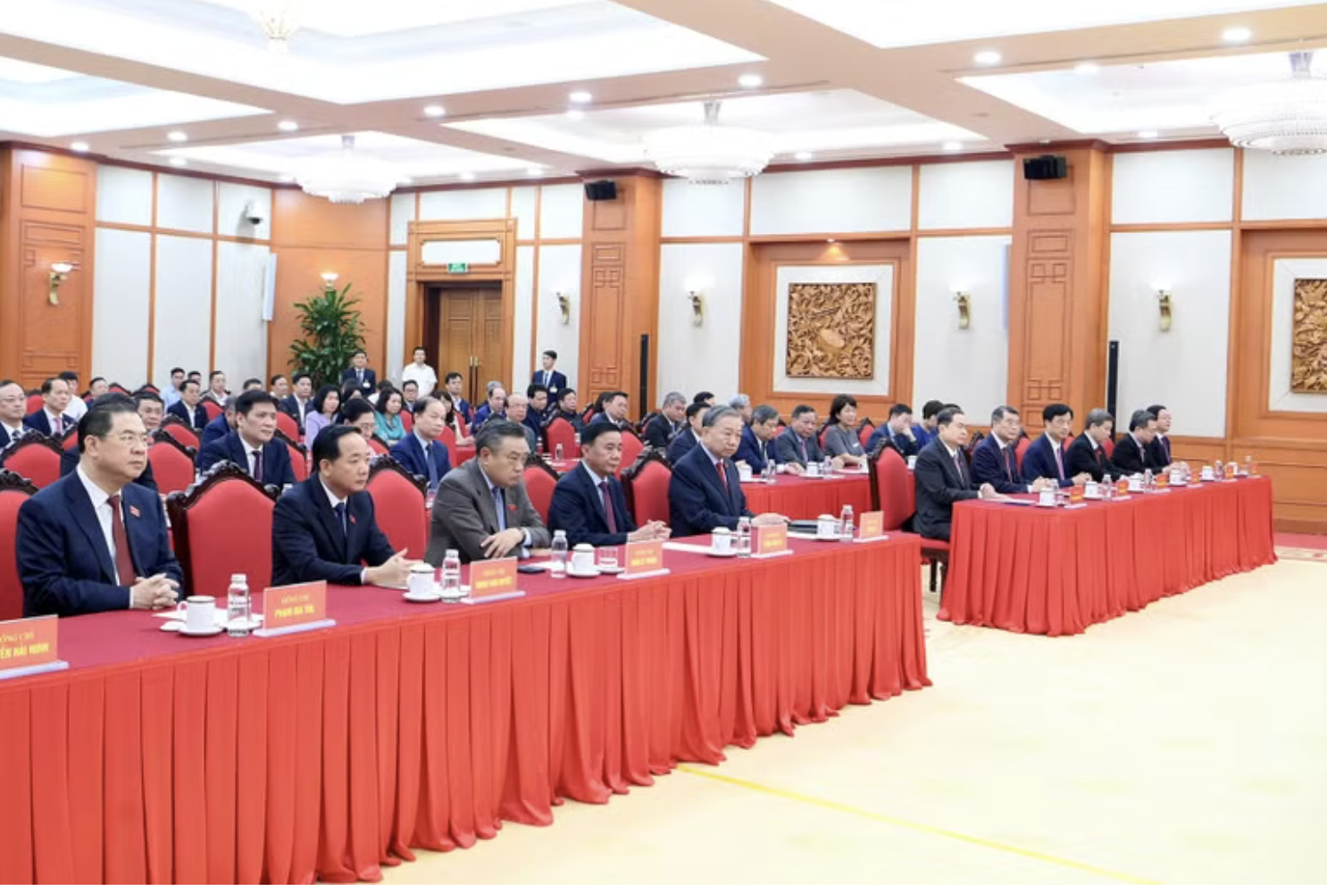 Trao các quyết định bổ nhiệm Trưởng Ban Tổ chức Trung ương, Chánh Văn phòng Trung ương Đảng