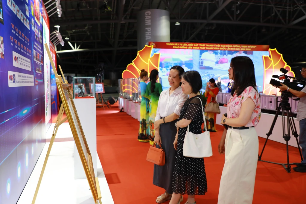 Khai mạc không gian trưng bày tư liệu, hiện vật “Phát thanh vì Việt Nam hùng cường, thịnh vượng”