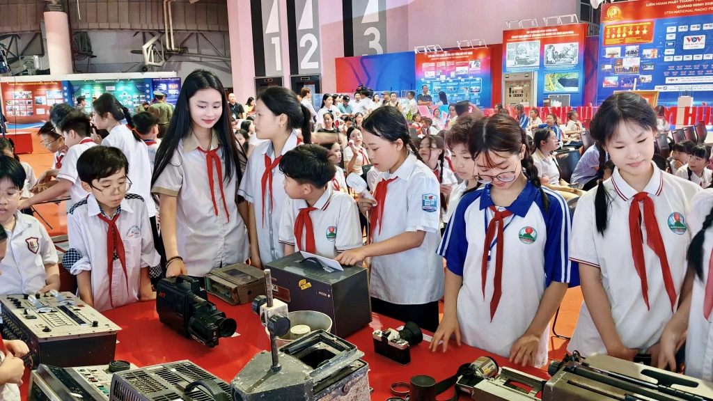 Khai mạc không gian trưng bày tư liệu, hiện vật “Phát thanh vì Việt Nam hùng cường, thịnh vượng”