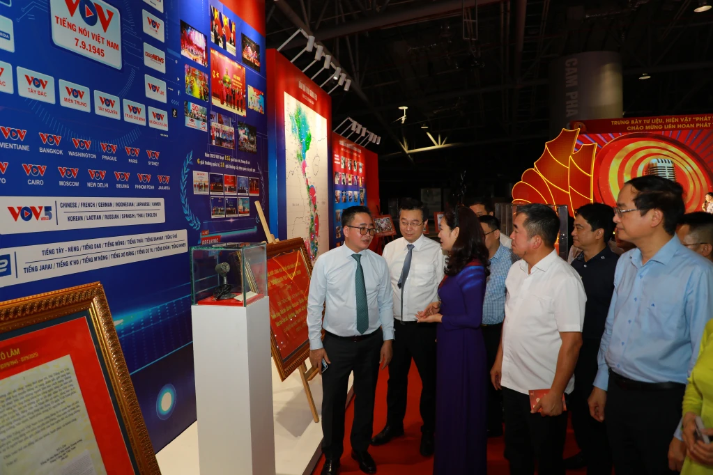 Khai mạc không gian trưng bày tư liệu, hiện vật “Phát thanh vì Việt Nam hùng cường, thịnh vượng”