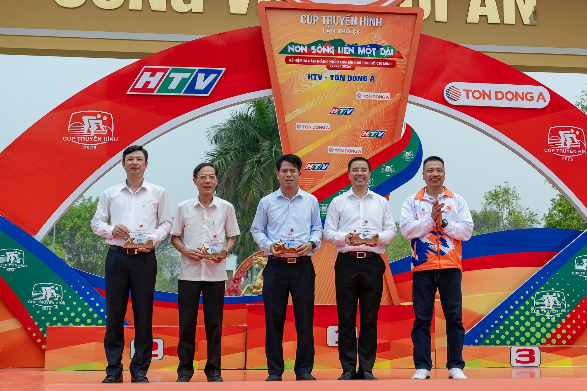 Marchuk Dzianis xé áo vàng Cúp truyền hình TP HCM ở chặng 4