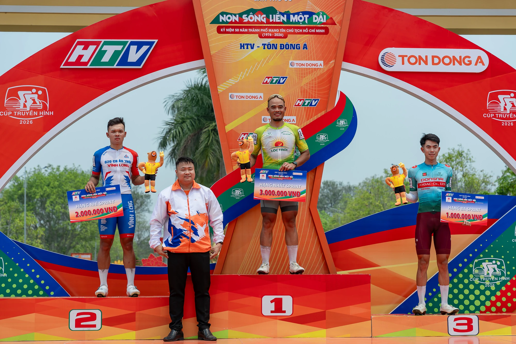 Marchuk Dzianis xé áo vàng Cúp truyền hình TP HCM ở chặng 4