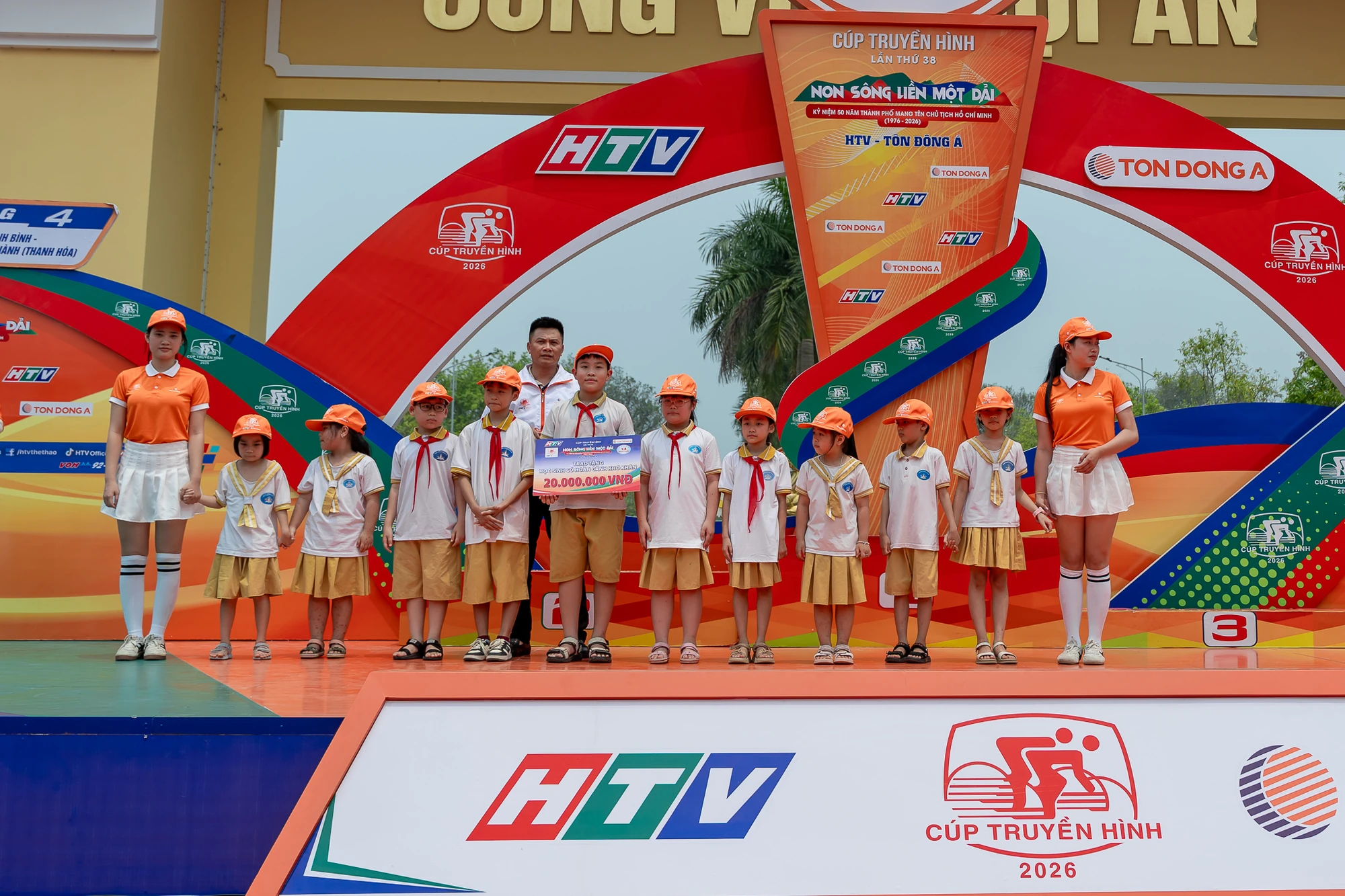 Marchuk Dzianis xé áo vàng Cúp truyền hình TP HCM ở chặng 4