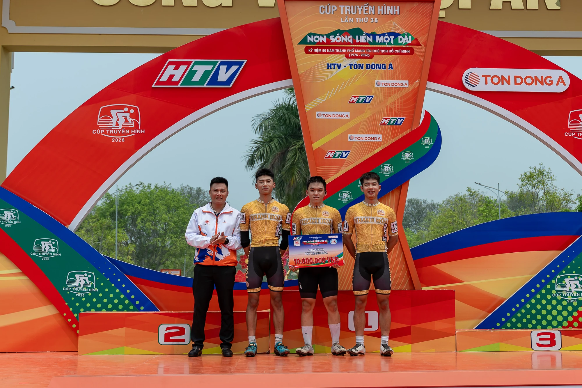 Marchuk Dzianis xé áo vàng Cúp truyền hình TP HCM ở chặng 4