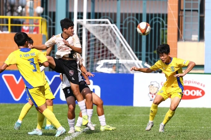 SLNA và Tây Ninh tiến thẳng vào Bán kết U15 Quốc gia 2026; Chicharito tái xuất World Cup 2026 với vai trò mới