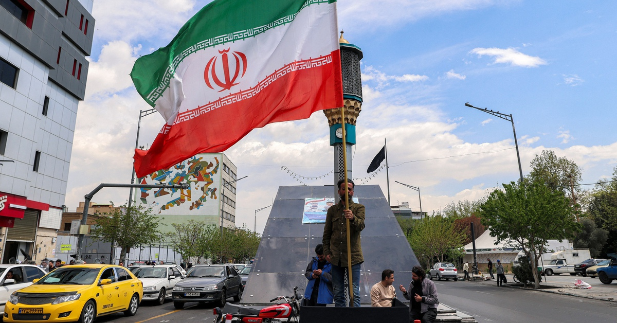 Ông Trump họp báo, dọa xóa sổ Iran trong 1 đêm