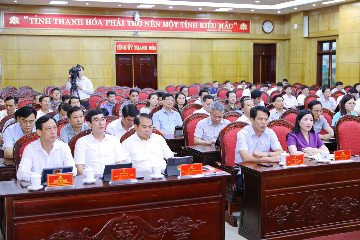 Tiếp tục củng cố, giữ vững và phát huy cao nhất tinh thần đoàn kết, thống nhất trong toàn Đảng bộ