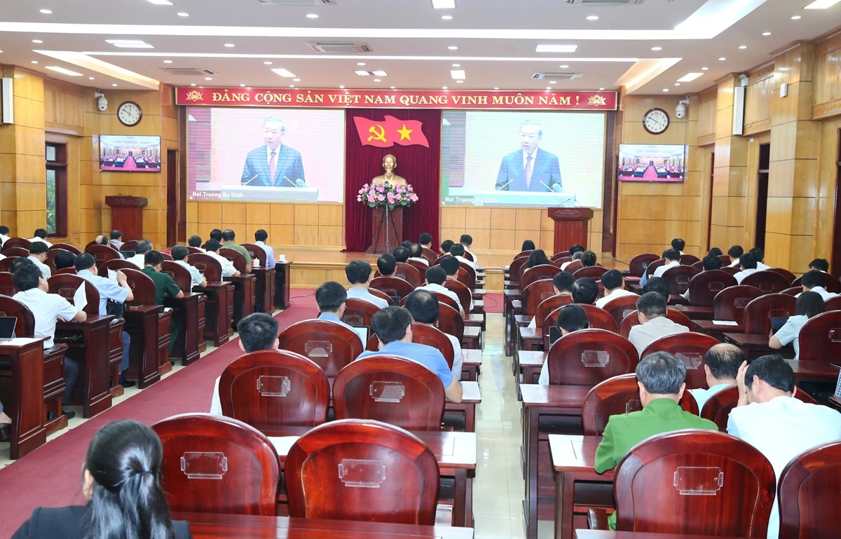 Hội nghị toàn quốc nghiên cứu, học tập, quán triệt và triển khai thực hiện Nghị quyết Hội nghị lần thứ hai Ban Chấp hành Trung ương Đảng khóa XIV