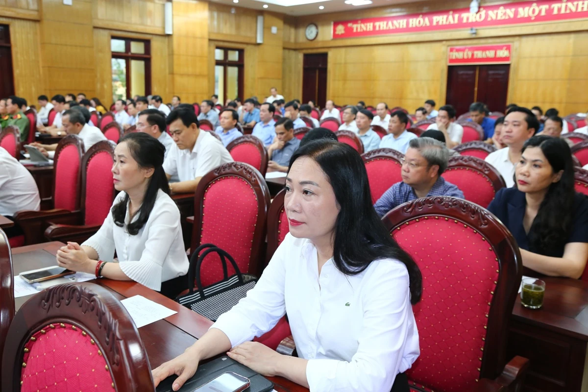 Hội nghị toàn quốc nghiên cứu, học tập, quán triệt và triển khai thực hiện Nghị quyết Hội nghị lần thứ hai Ban Chấp hành Trung ương Đảng khóa XIV
