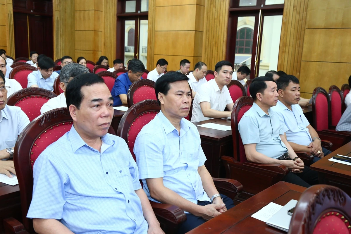 Hội nghị toàn quốc nghiên cứu, học tập, quán triệt và triển khai thực hiện Nghị quyết Hội nghị lần thứ hai Ban Chấp hành Trung ương Đảng khóa XIV