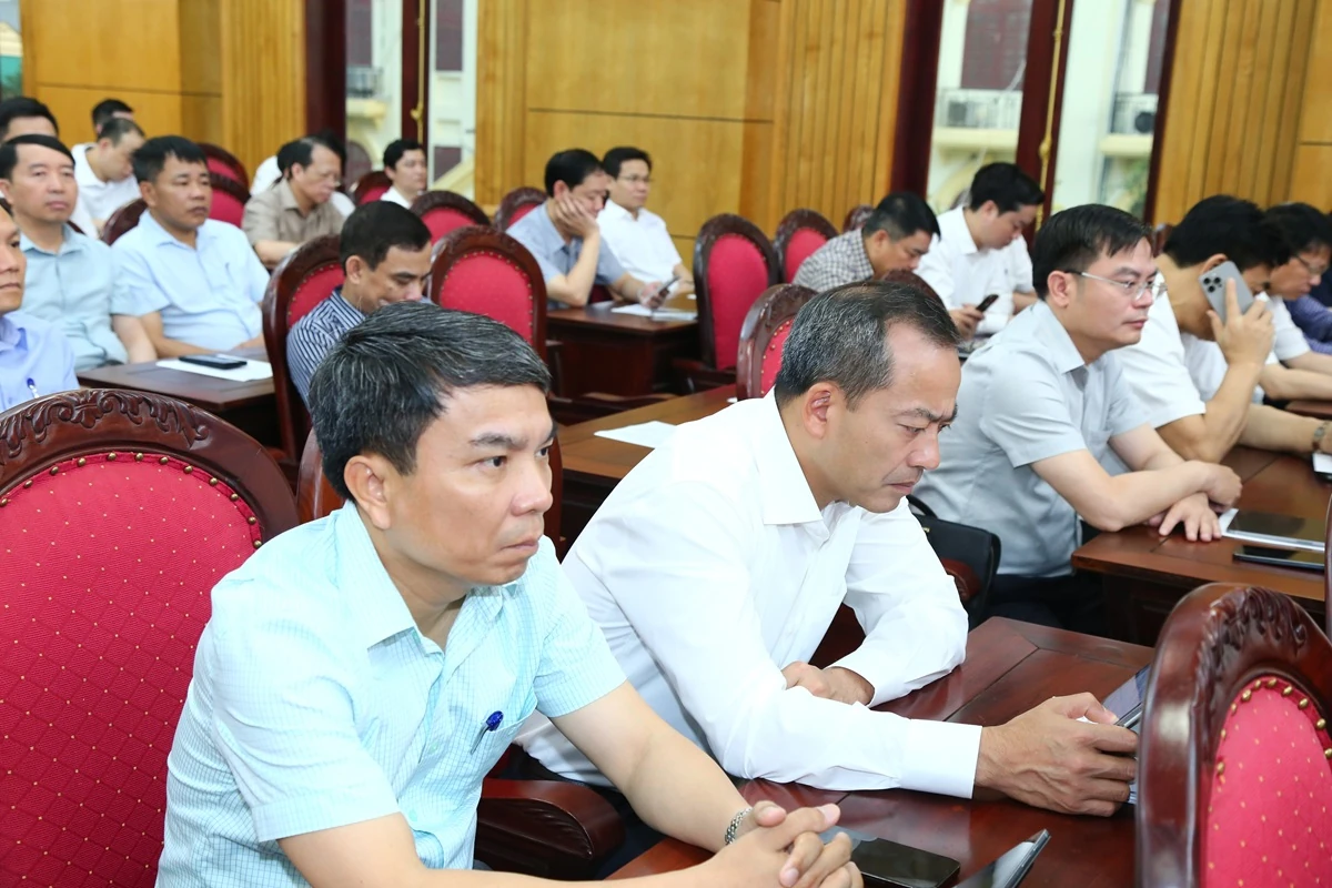 Hội nghị toàn quốc nghiên cứu, học tập, quán triệt và triển khai thực hiện Nghị quyết Hội nghị lần thứ hai Ban Chấp hành Trung ương Đảng khóa XIV