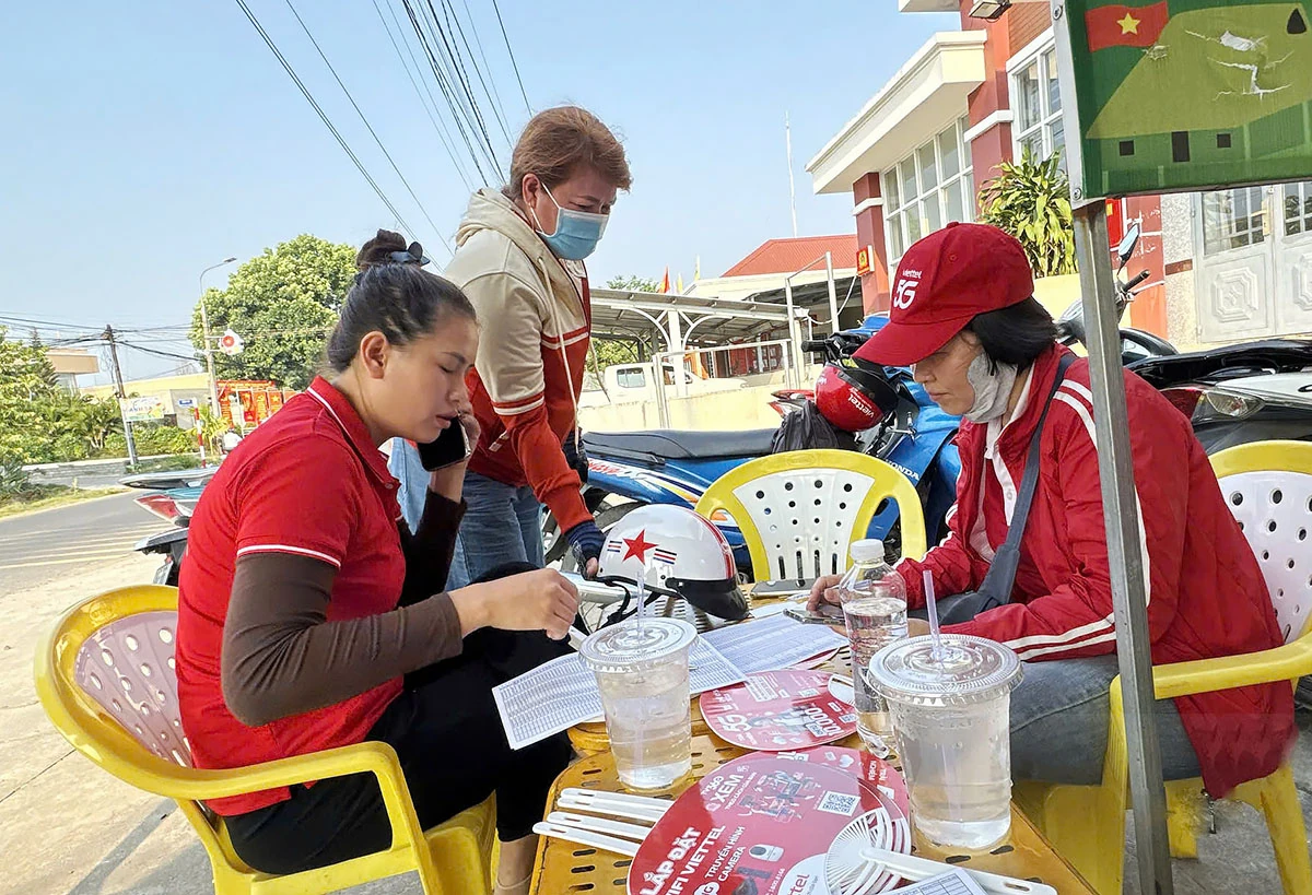 Viettel tăng cường công nghệ và nhân lực, hỗ trợ khách hàng xác thực thông tin thuê bao nhanh chóng, thuận tiện