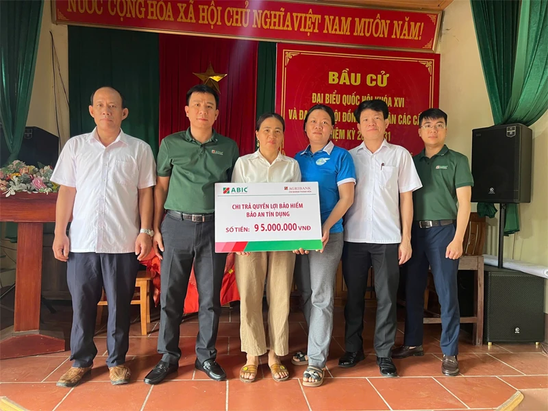 Giúp khách hàng vơi đi nỗi lo tài chính