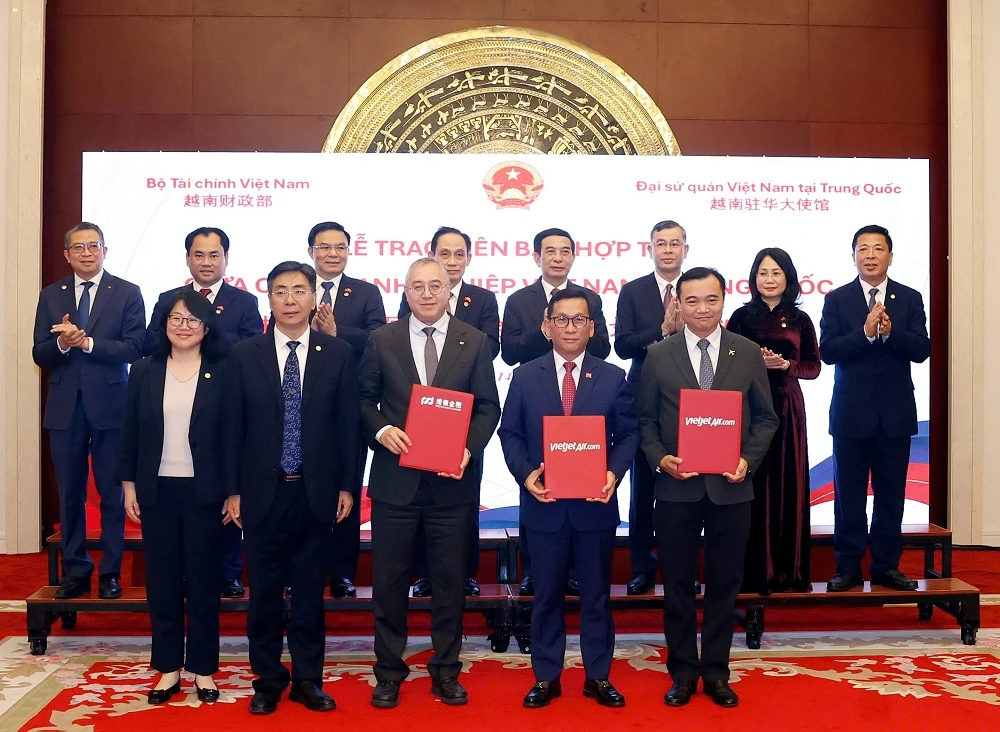 Vietjet và SPDB Financial Leasing ký kết thoả thuận tài trợ thuê mua 10 tàu bay Comac