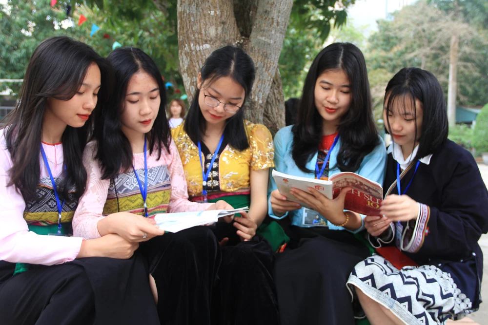 Giáo dục tư tưởng để học sinh dân tộc thiểu số “miễn dịch” trước thông tin xấu độc