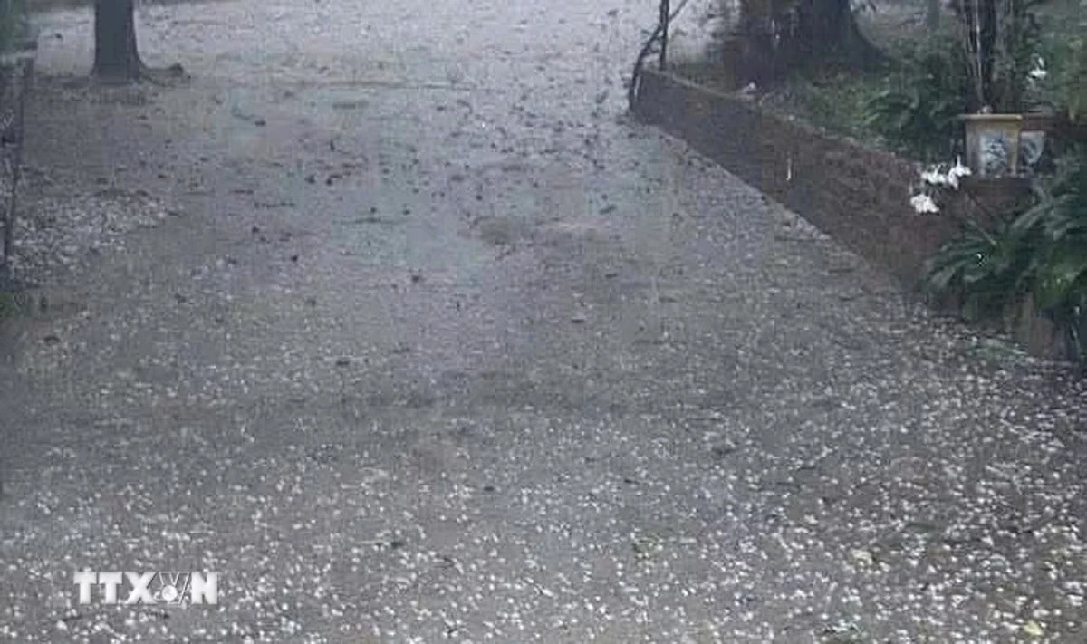 Thời tiết ngày 18/4: Vùng núi và trung du Bắc Bộ có mưa dông, nguy cơ mưa đá