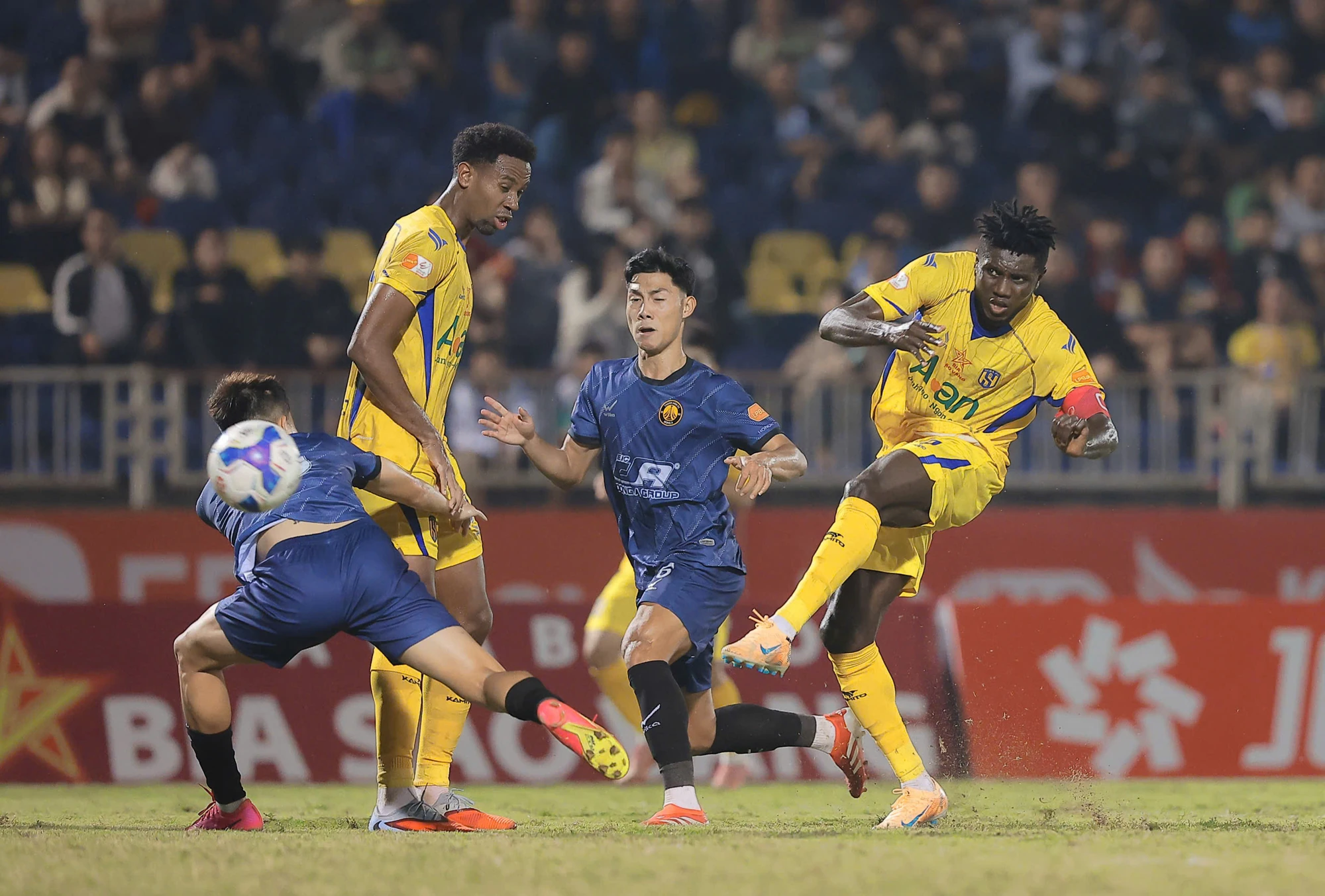 Đông Á Thanh Hóa - SLNA: Chủ nhà chồng chất khó khăn