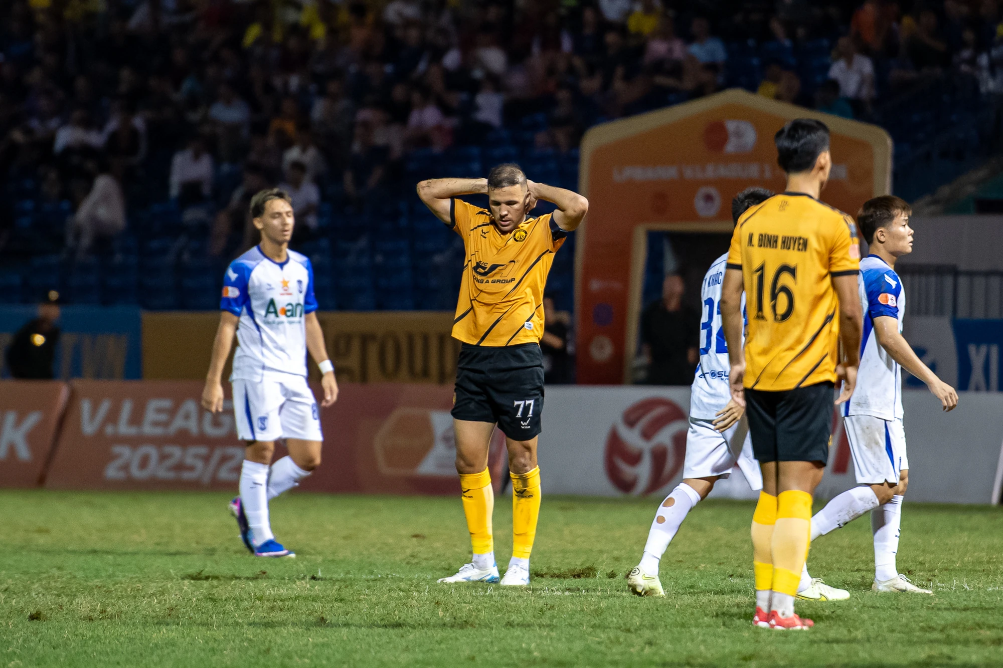 Đông Á Thanh Hoá chia điểm tiếc nuối trước SLNA