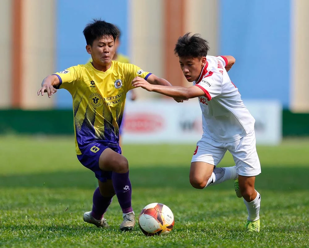 U15 Hà Nội I lần đầu vô địch U15 Quốc gia; Barca dừng bước tại tứ kết Champions League