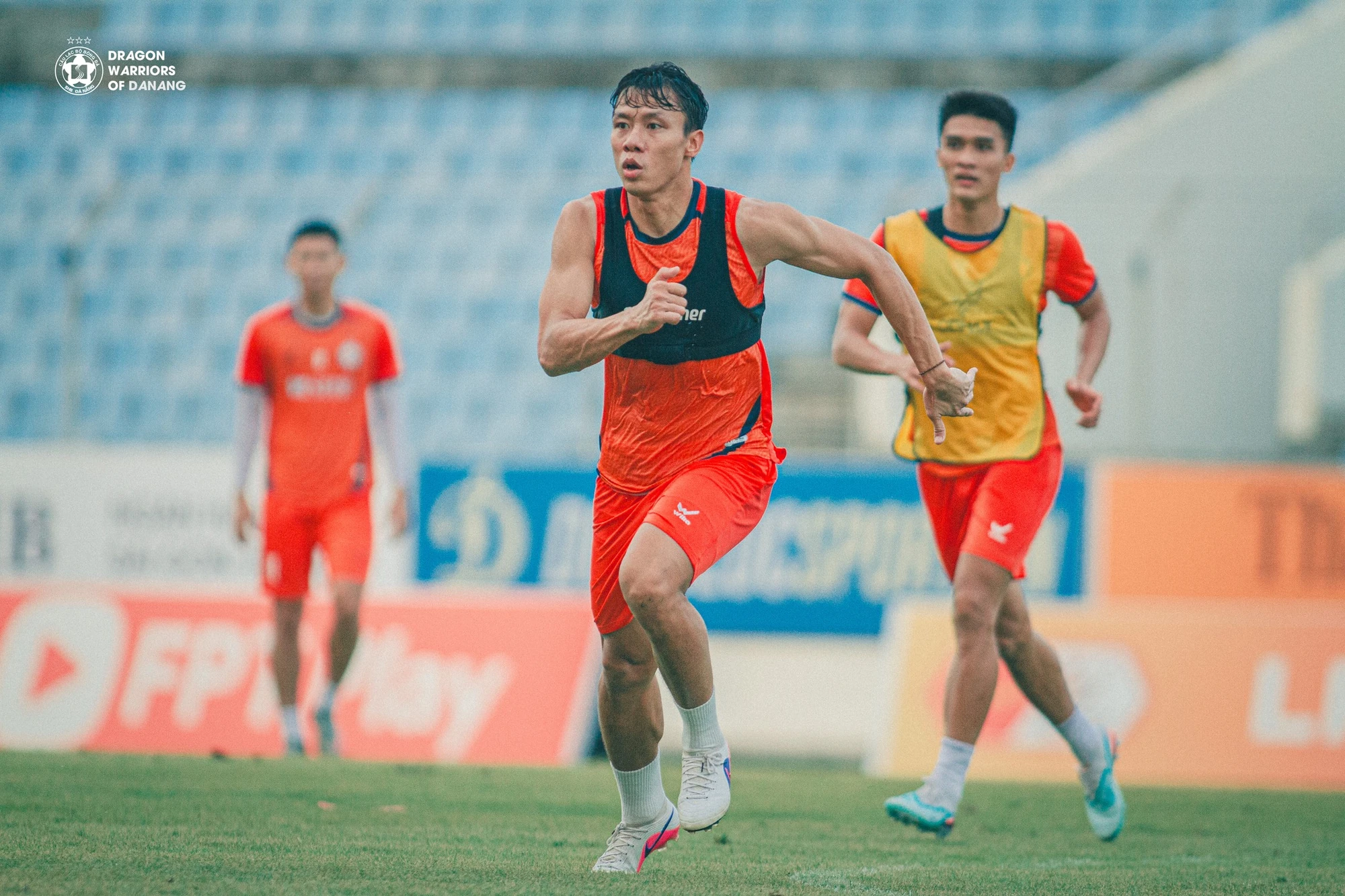 Vòng 19 V.League rực lửa với các trận cầu sinh tử; Lộ diện các cặp bán kết Europe League