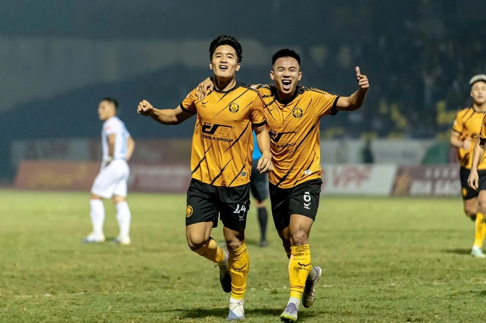 Vòng 19 V.League rực lửa với các trận cầu sinh tử; Lộ diện các cặp bán kết Europe League