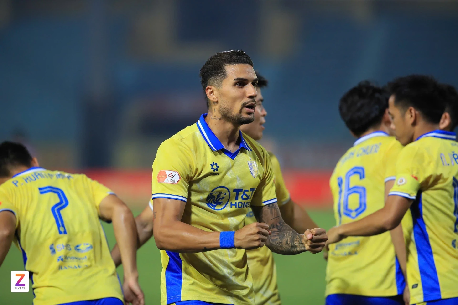 Hà Nội FC thắng kịch tính Becamex TP HCM; Ronaldo nôn ói ở trận thắng của Al Nassr