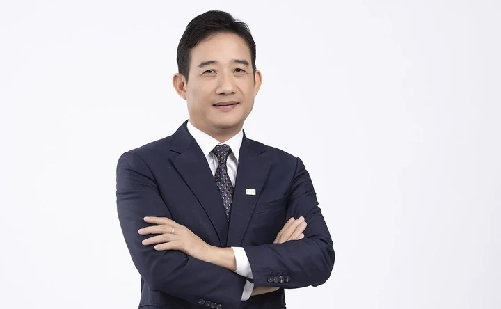 Hà Nội FC thắng kịch tính Becamex TP HCM; Ronaldo nôn ói ở trận thắng của Al Nassr