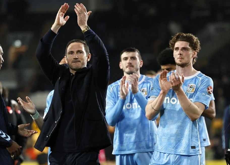 Hà Nội FC thắng kịch tính Becamex TP HCM; Ronaldo nôn ói ở trận thắng của Al Nassr