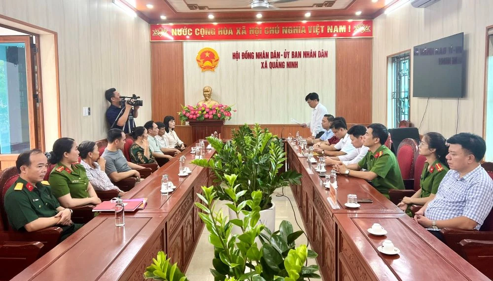 Trao giấy khai sinh cho “liệt sĩ” trở về sau 45 năm lưu lạc