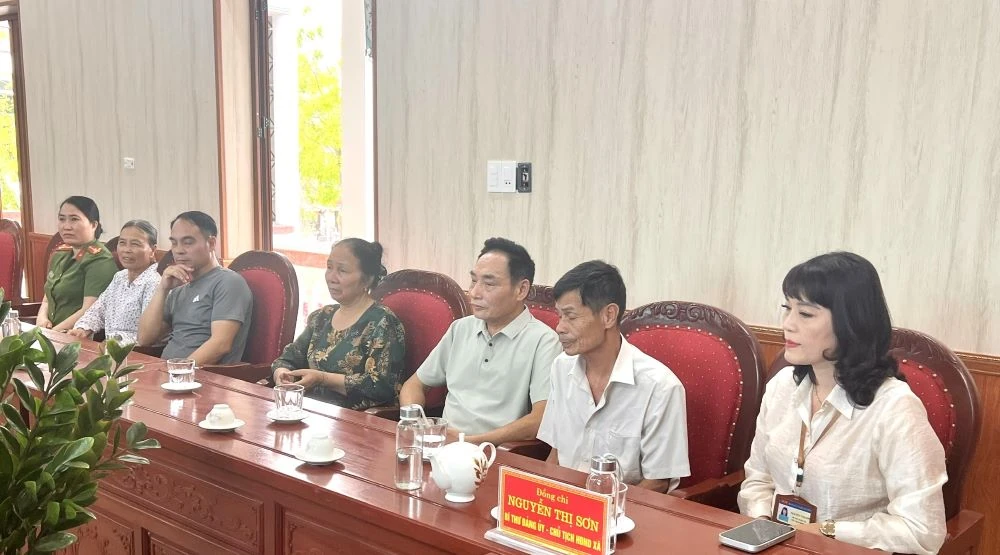 Trao giấy khai sinh cho “liệt sĩ” trở về sau 45 năm lưu lạc