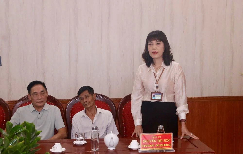 Trao giấy khai sinh cho “liệt sĩ” trở về sau 45 năm lưu lạc