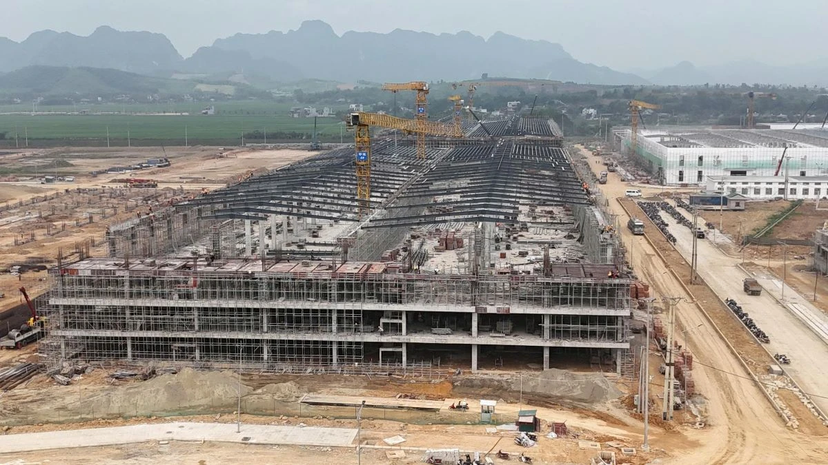 Chủ tịch UBND tỉnh Nguyễn Hoài Anh kiểm tra tiến độ thi công Dự án Thung lũng Gốm sứ Asean Việt Nam